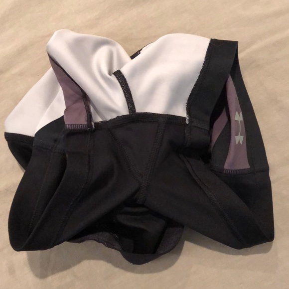 Under Armor shortie shorts. Black, Gray, white Lrg - Picture 8 of 8